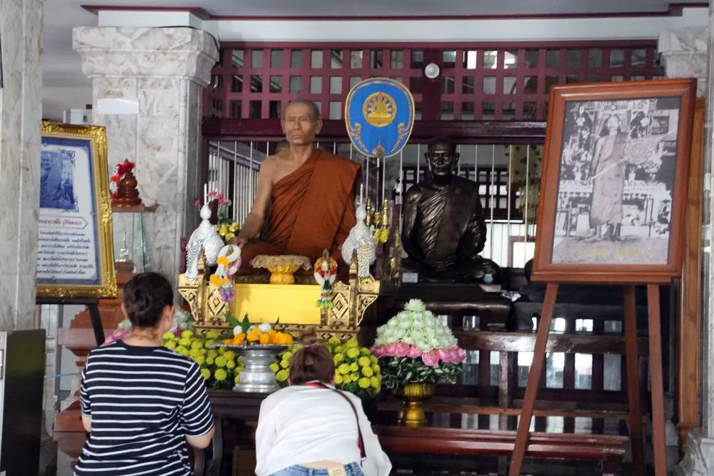 阿贊大師Lee Thammawaro的臘像。