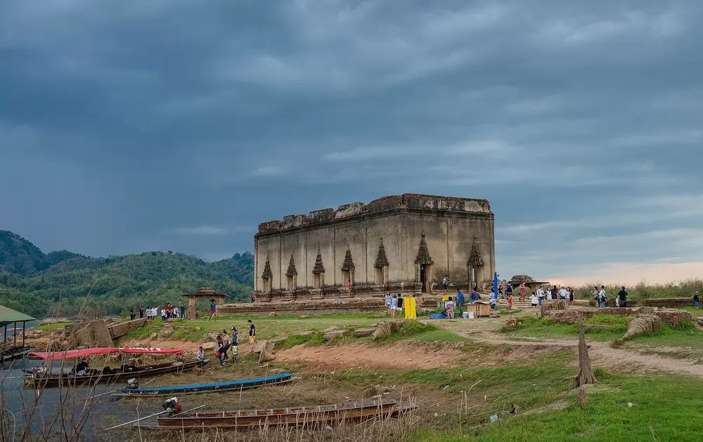寺廟3至5月會露出來。