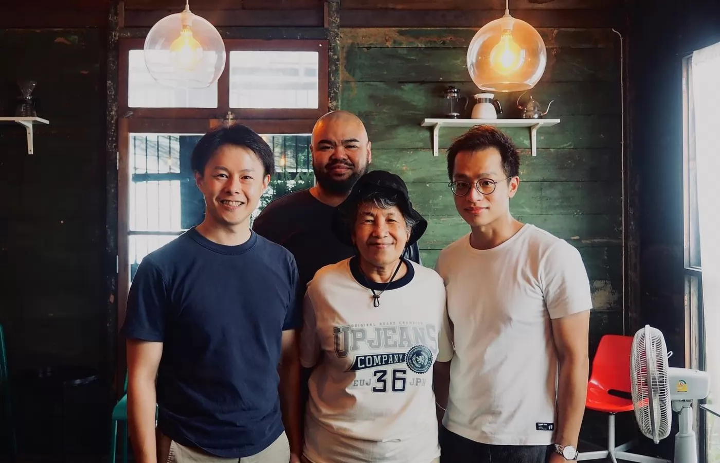 Customers always take photos with the grandmother. (From Mother Roaster Facebook)
