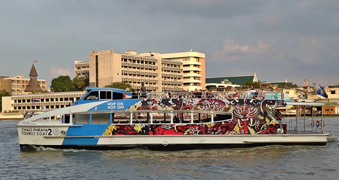 藍色旗的觀光客。