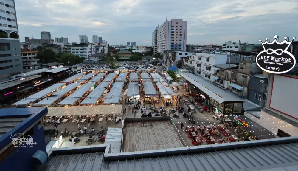 在MRT站就可看到夜市。