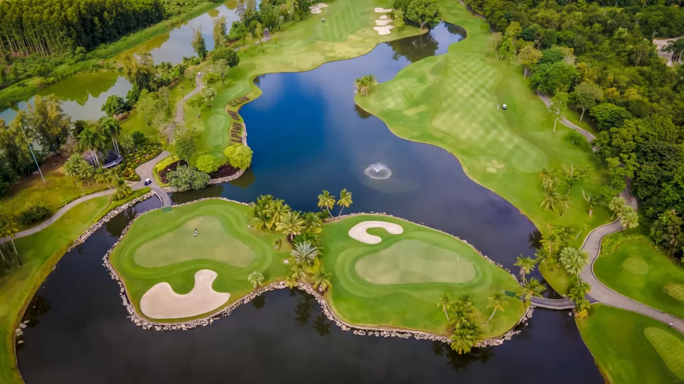 The green connecting Hole 7 and Hole 11